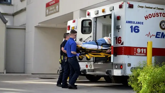 20 Pros and Cons of Being a Paramedic