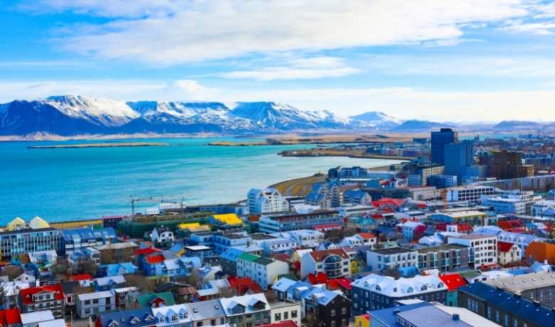 Iceland average temperatures month
